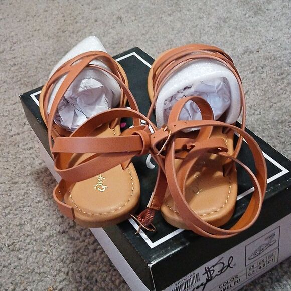 Qupid Athena camel strappy sandals Sz 6.5 NIB - Picture 5 of 7
